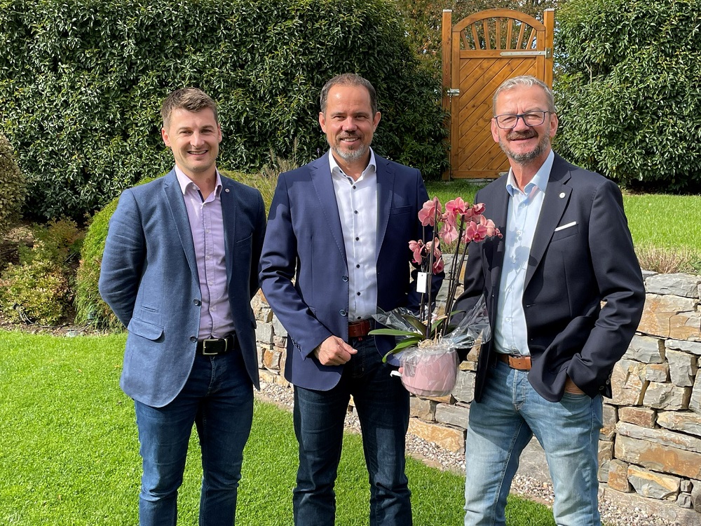 Ortsbürgermeister Alwin Scherz gratuliert zur Firmengründung
